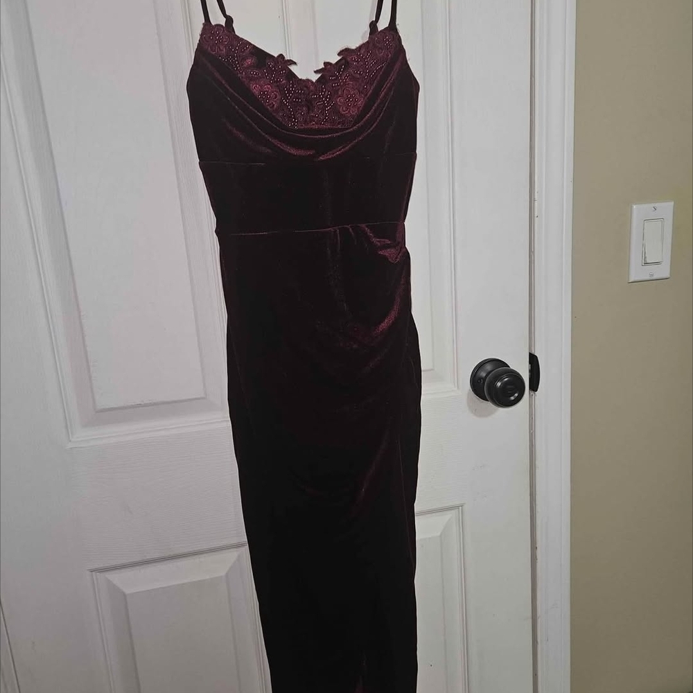 XS Christa Sleeveless Velvet Wrap Midi Dress - Picture 5 of 5
